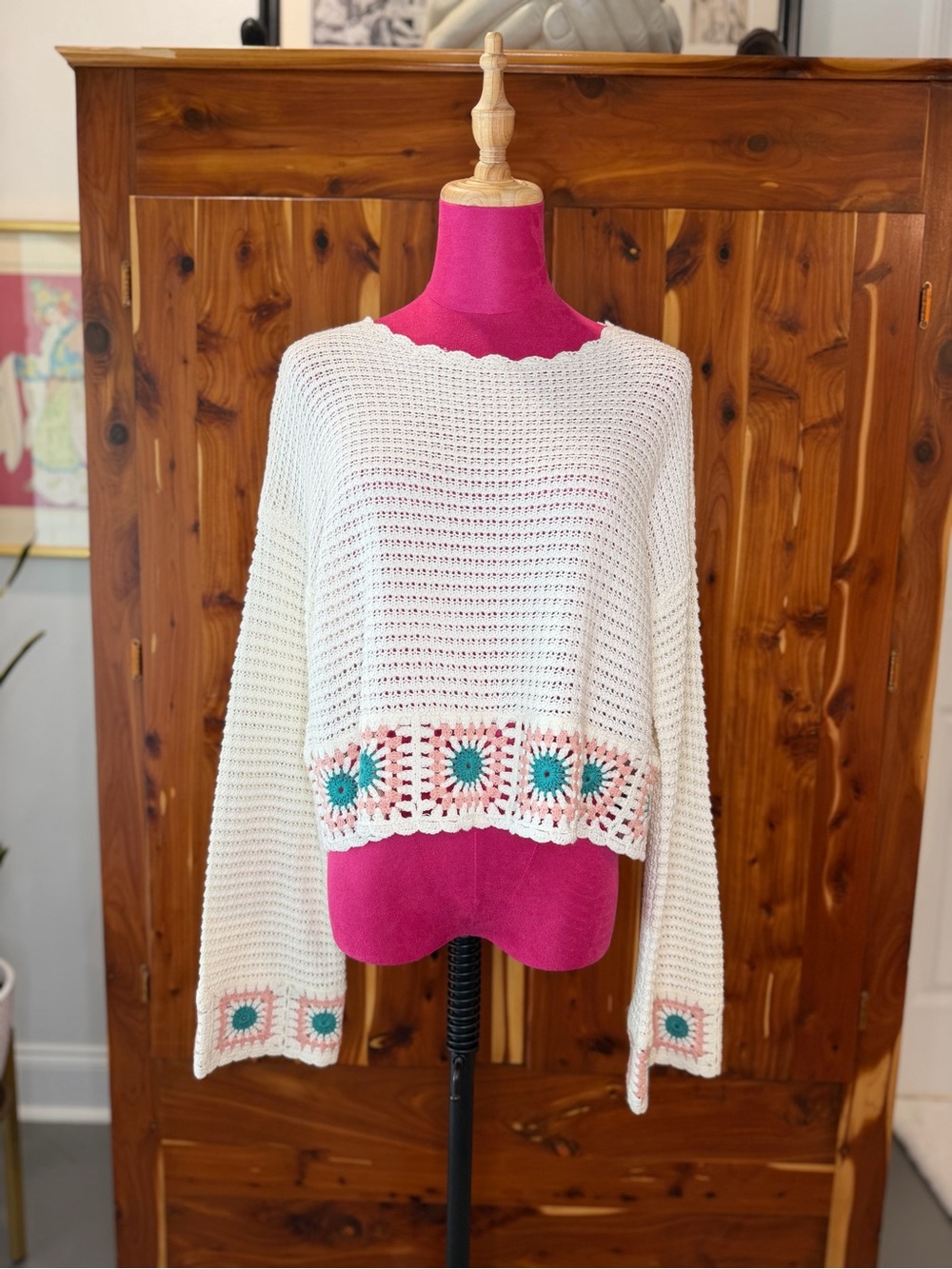 NWT Sincerely Jules Crochet Sweater with Teal & Blush Flower Accents Size Med